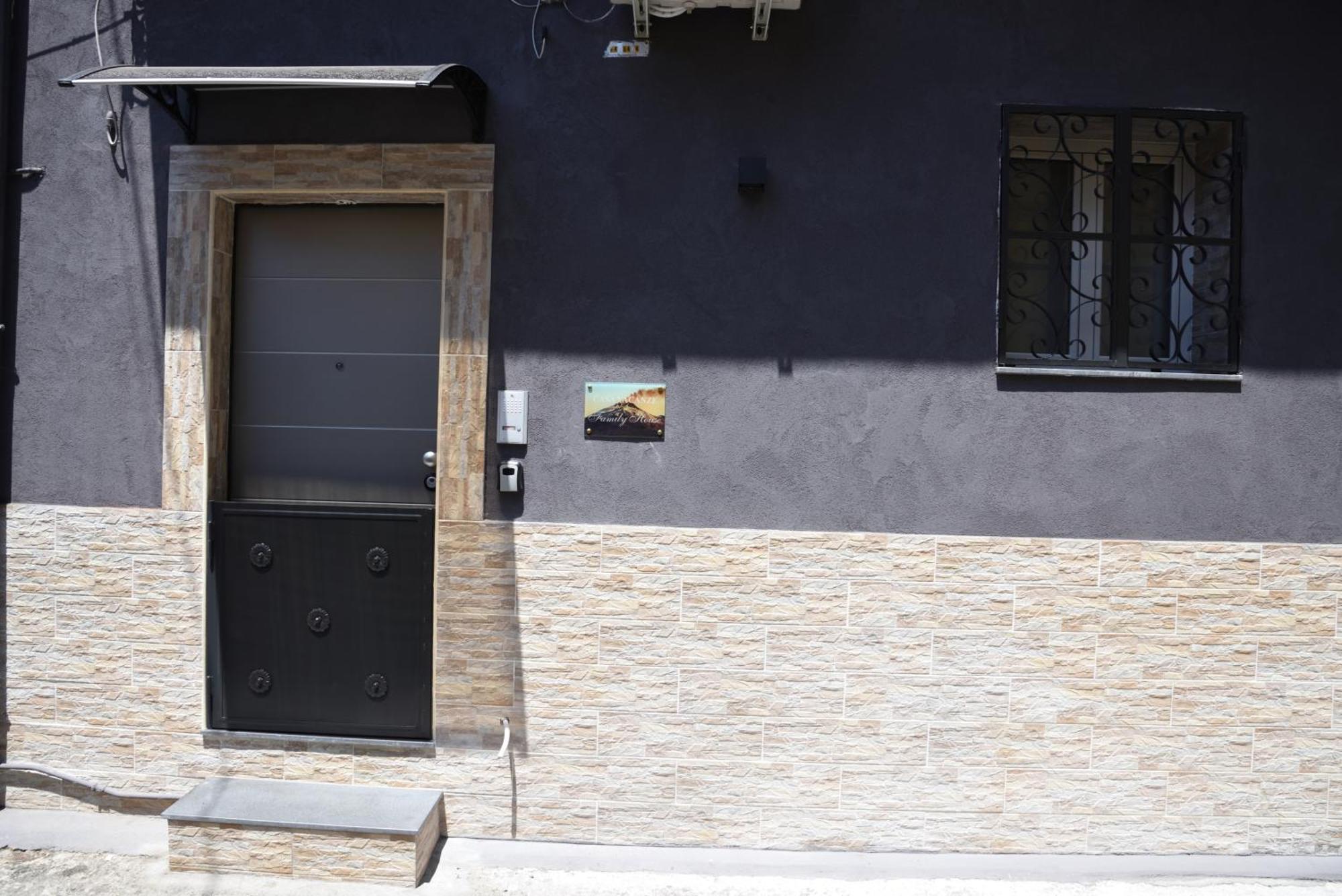 Family House Apartman Catania Kültér fotó