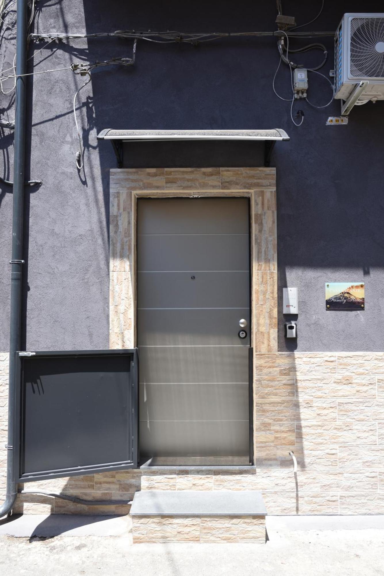 Family House Apartman Catania Kültér fotó